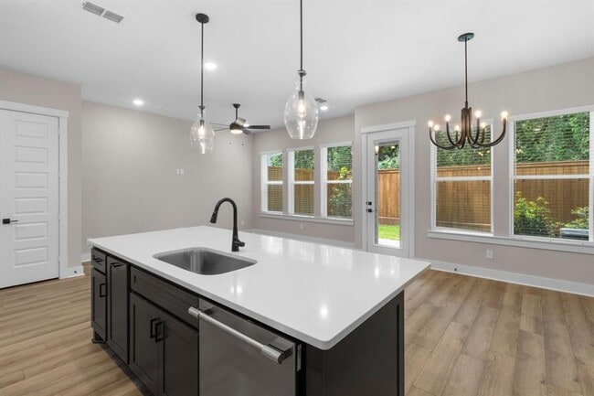 Building Photo - 16030 Mason Run Dr