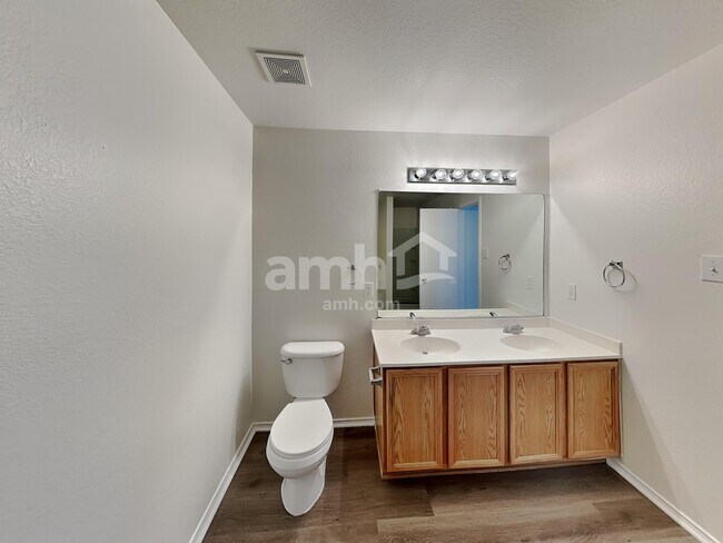 Building Photo - 4916 Water Ridge Ln