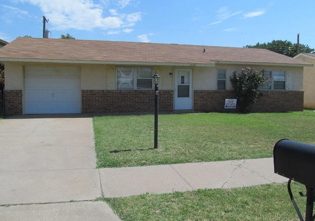 Primary Photo - 208 Rosa Blvd