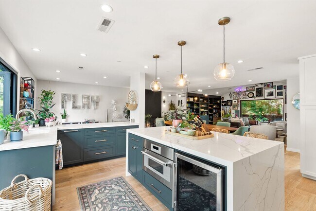 Building Photo - Designer 4BR Retreat with Pool, Indoor-Outdoor Living, and Prime Menlo Park Location