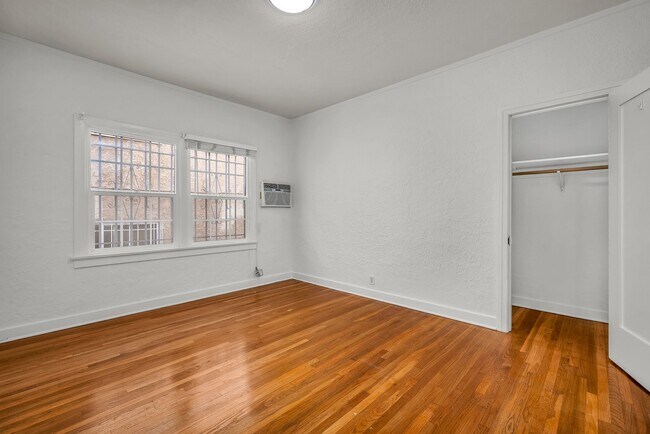 Building Photo - Large 2 bedroom unit