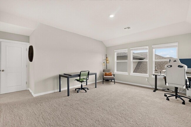 Building Photo - 1008 Summer Gln