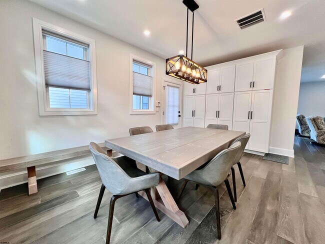 Building Photo - 16 A S Fredericksburg Ave