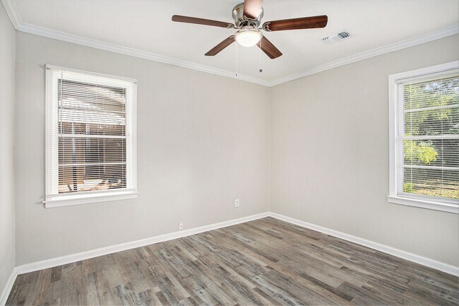 Building Photo - Renovated 3BR/2BA Home in Decatur!