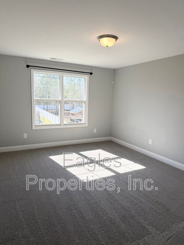 Building Photo - 472 Jackson Pond Dr