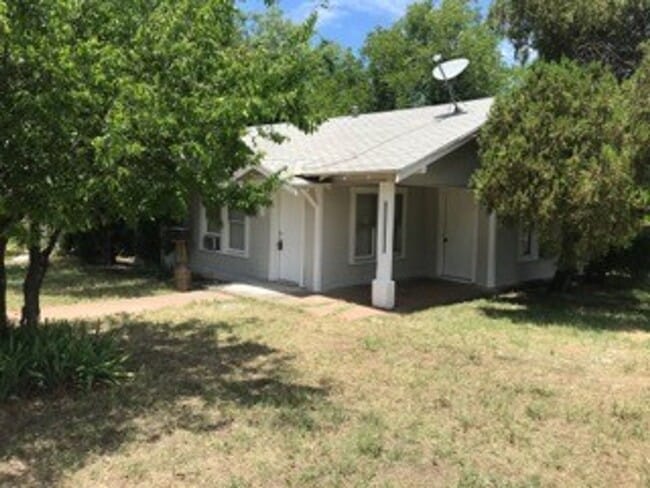 Building Photo - Newly Remodeled off Sayles