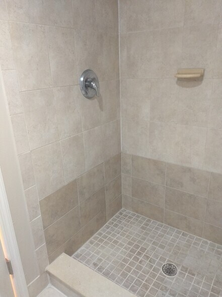 Building Photo - 1503 SE Royal Green Cir