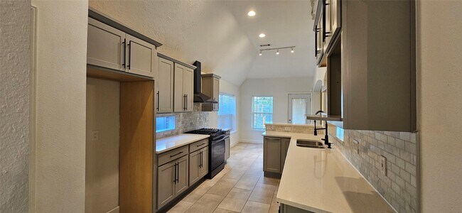 Building Photo - 13035 Bainbridge Trail