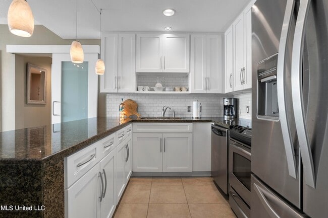 Building Photo - 2060 Beach Blvd