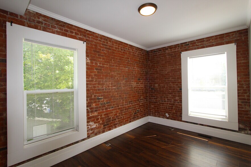 Building Photo - 164 N 18th St