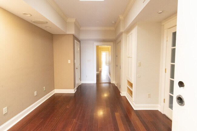 Building Photo - Upscale Luxury Downtown Apartment