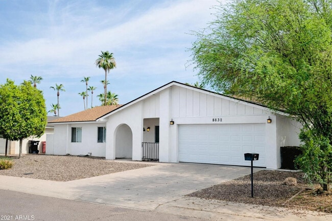 Building Photo - 8832 E Lupine Ave