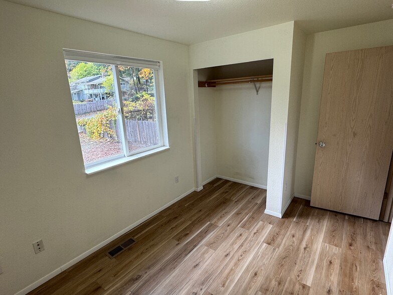 Building Photo - 1110 Irving St SW