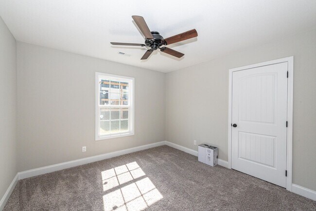 Building Photo - Maryville 37804 - Brand new 3 bedroom, 2 b...