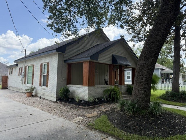 Building Photo - 407 2nd St