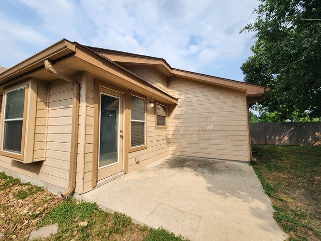 Building Photo - No Carpet / Storage Shed / Back Patio  /  ...