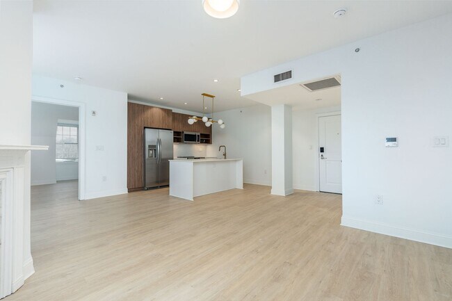 Building Photo - 18 E Lancaster Ave