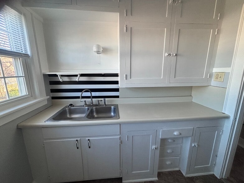 Building Photo - 435 W McKibben St