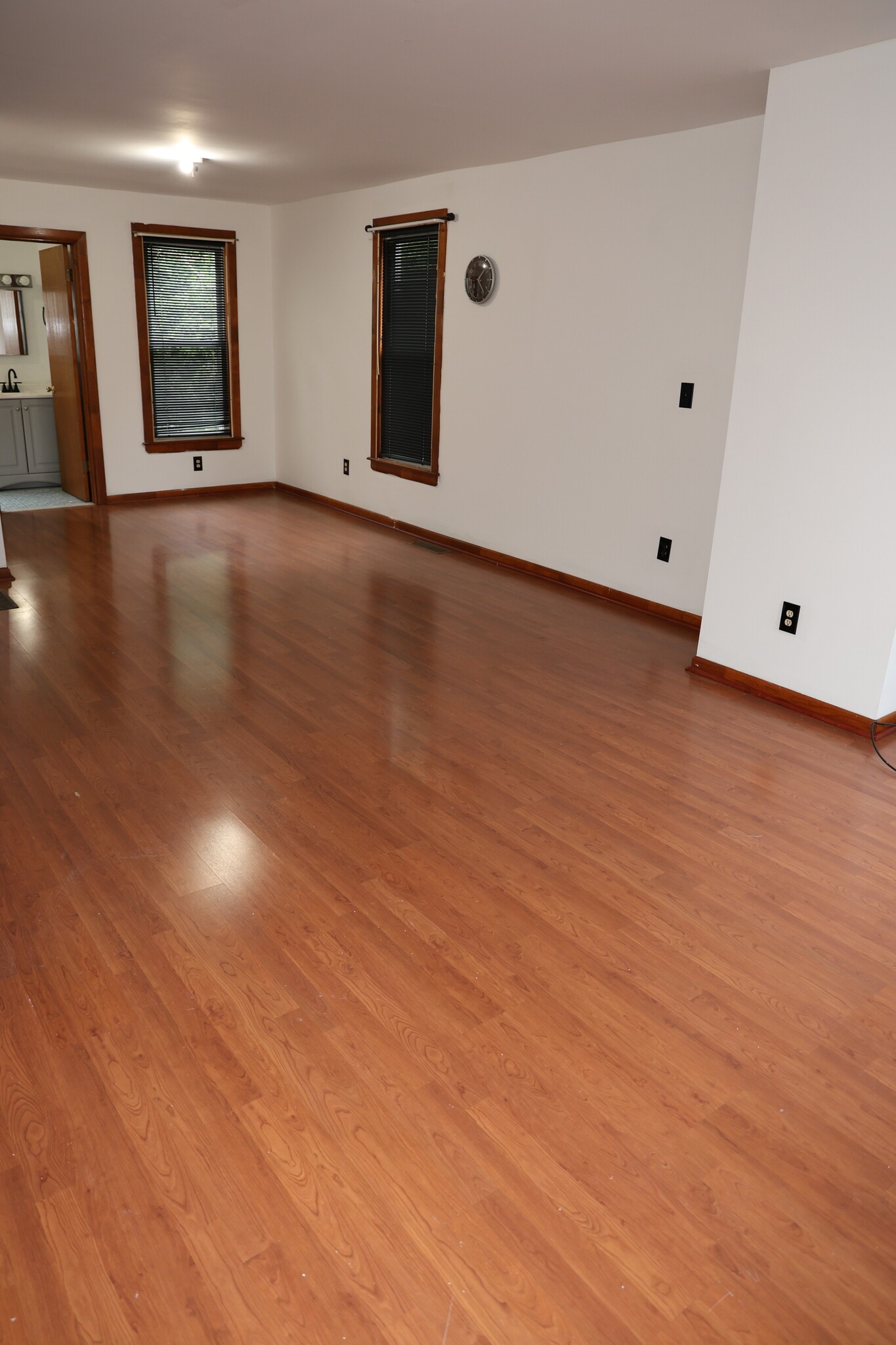 First level - 821 Webster Pl