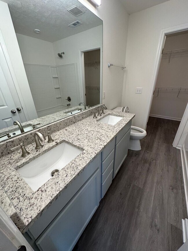 Building Photo - Laura Jeanne Luxury Townhome