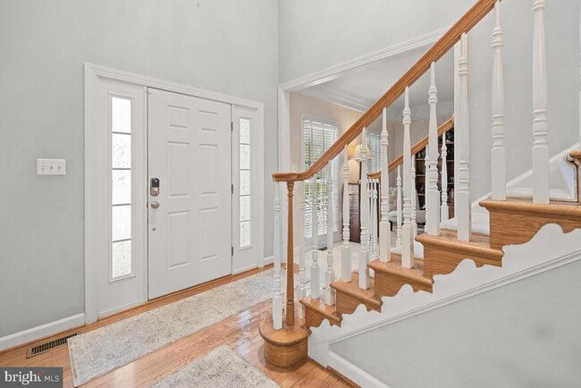 Building Photo - 6430 Bellevue Pl