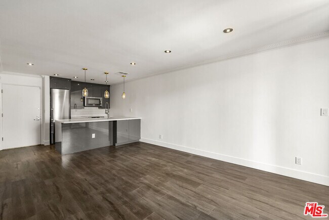 Building Photo - 740 Kings Rd