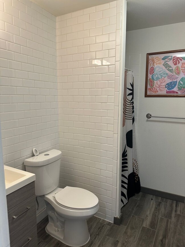 Building Photo - Free Perks, Spacious 4-Bedroom, 3-Bath Home!