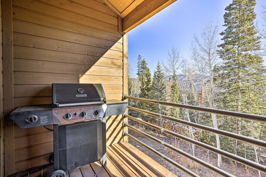 Building Photo - 163 Burgundy Cir