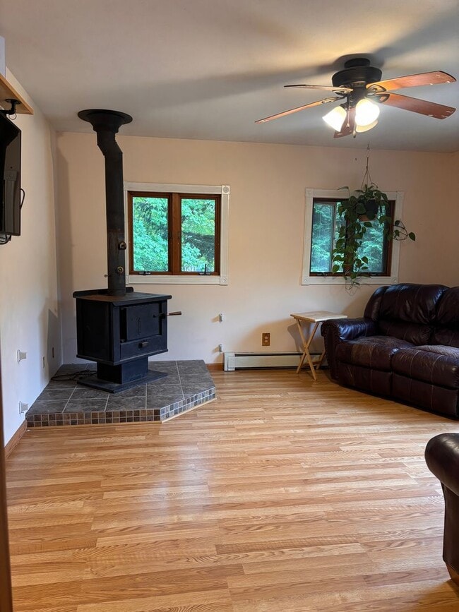 Building Photo - Peaceful Retreat 10 Acres - 20 min to Mqt