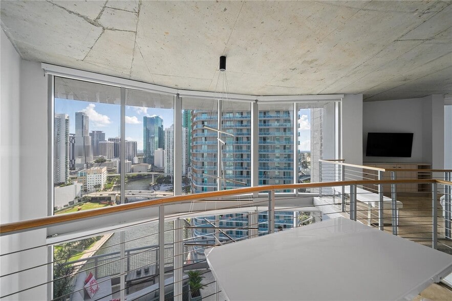 Building Photo - 690 SW 1st Ct