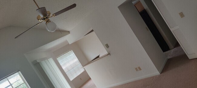 Building Photo - Lexington Place - 1134