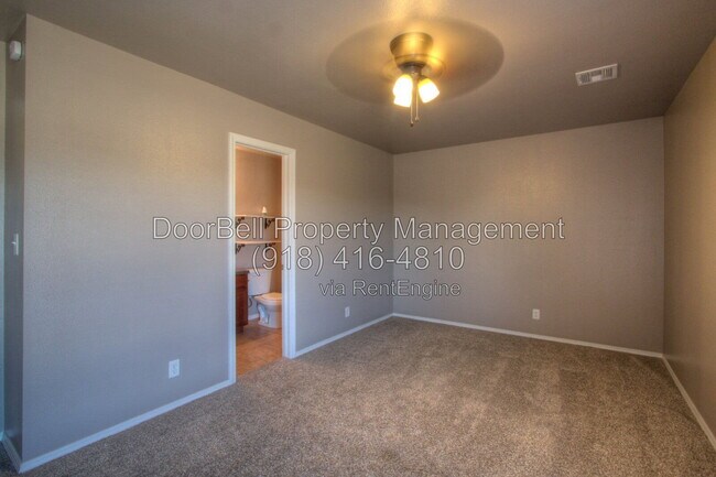 Building Photo - 5717 N 34th St