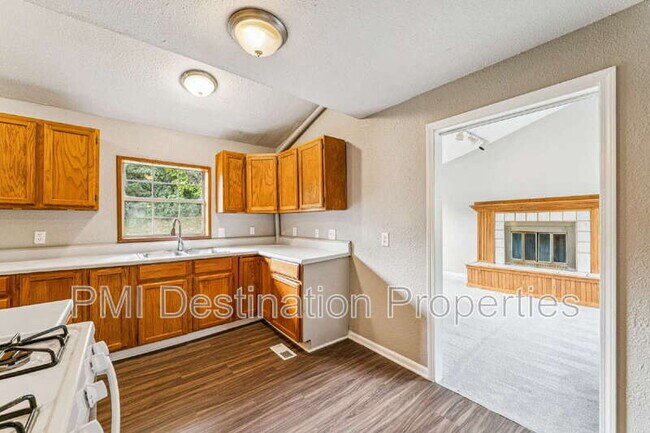 Building Photo - 4041 Ruby Ave