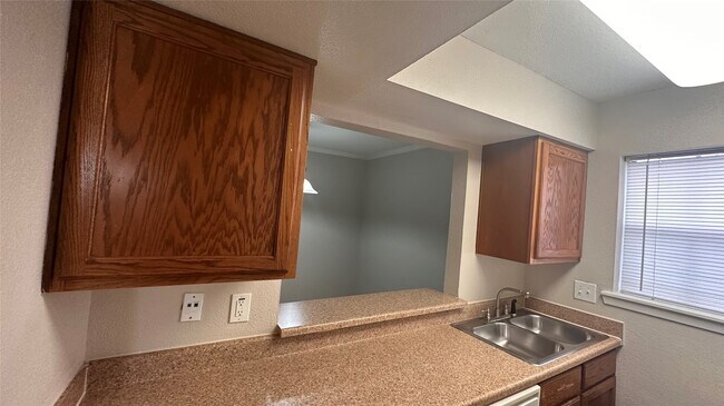 Building Photo - 2825 Bellefontaine