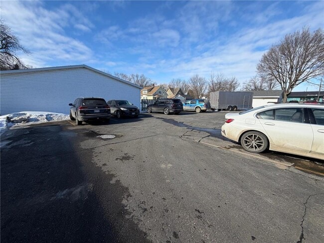 Building Photo - 706 1st St S