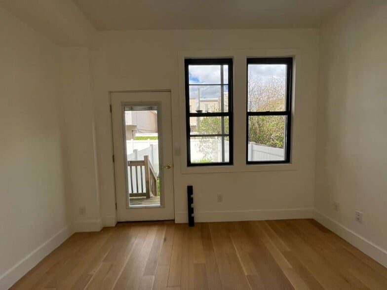 Building Photo - 51 Grace St