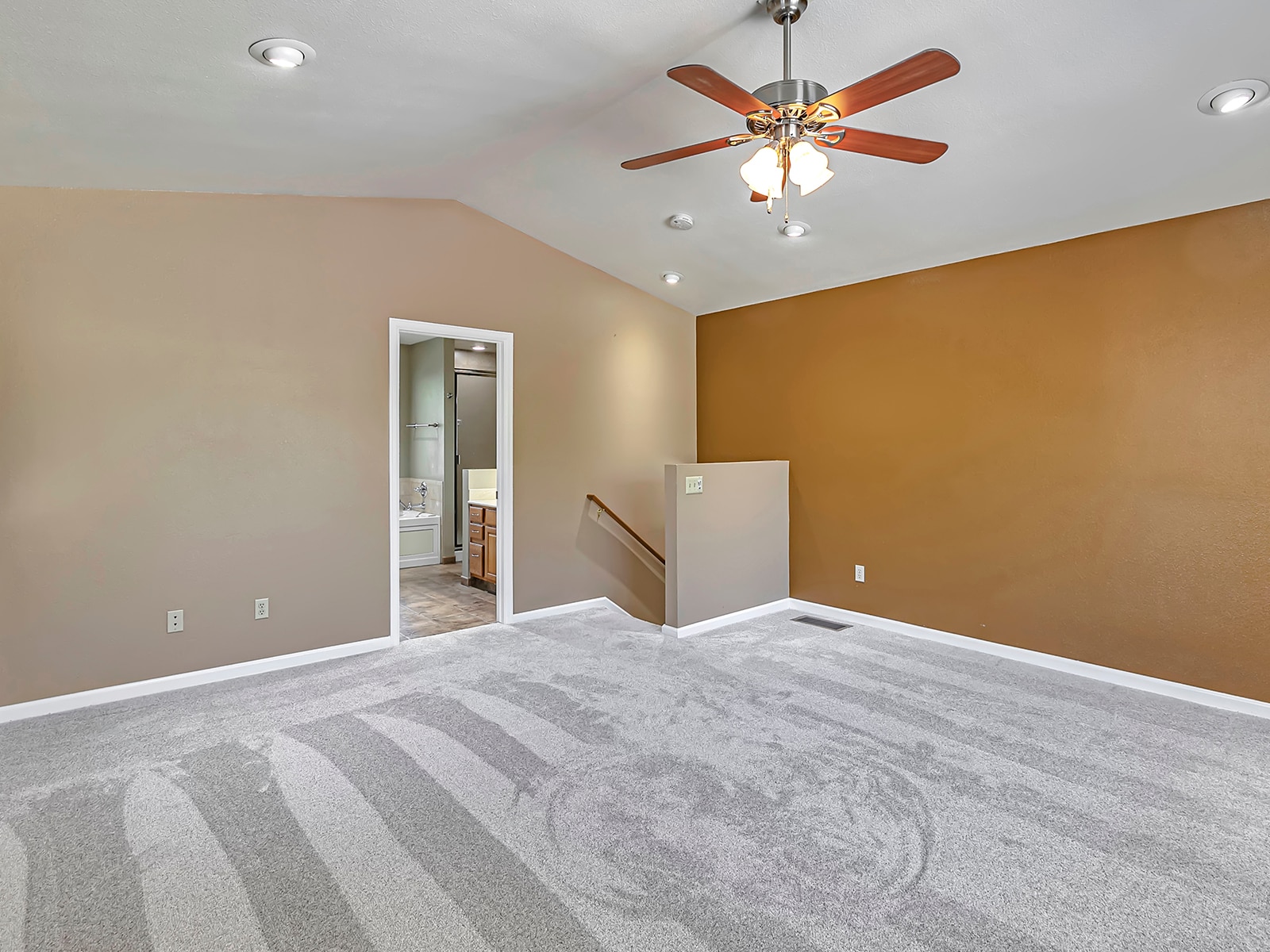 Primary Bedroom - 123 Orion St