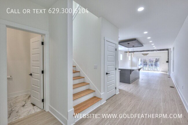 Building Photo - 402B E Trinity Ln-