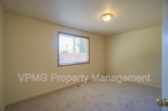 Building Photo - 3107 NE 148th Ave