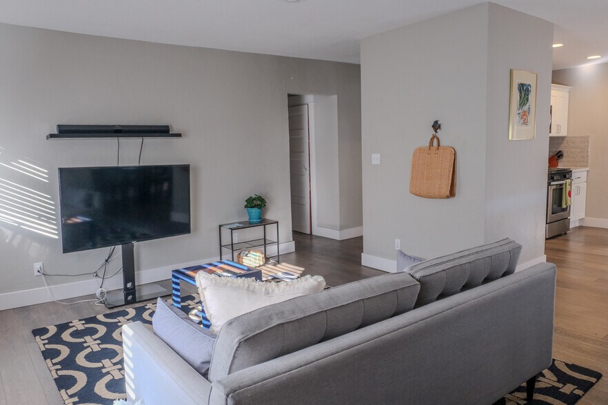 Building Photo - 5532 N Haight Ave