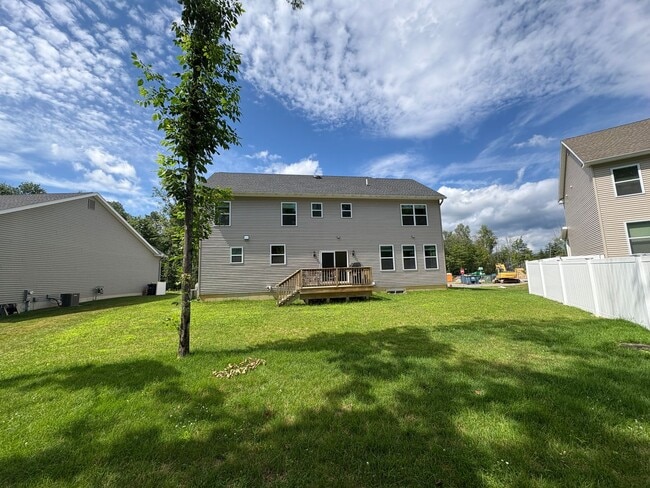Building Photo - Charming 4 bedroom 3 bath in Ballston Lake #