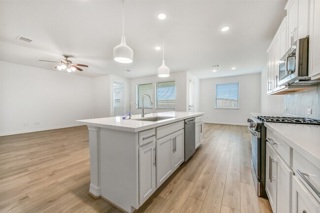 Building Photo - 4116 Silver Fls