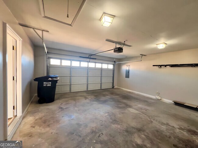 Building Photo - 220 Brookstone Dr SW