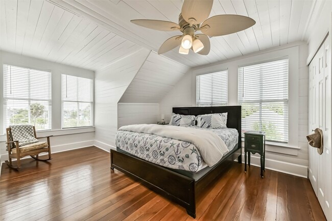 Building Photo - 3301 Ave N Ursuline St