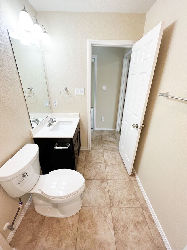 Building Photo - Available NOW!! Beautiful 1 story, 3 bedro...