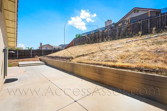 Building Photo - 15731 Laguna Ave