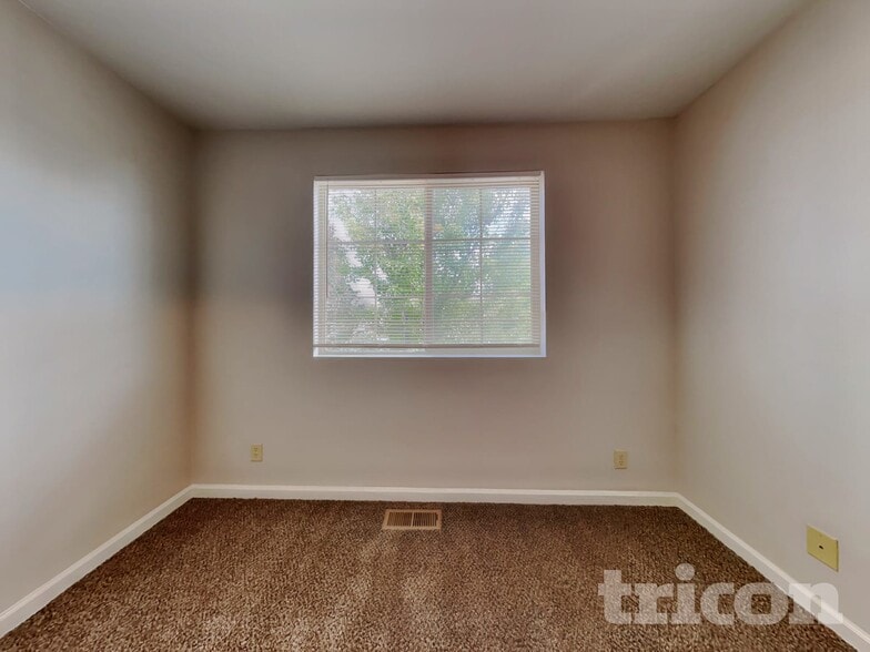 Building Photo - 9665 Meadowstar Dr