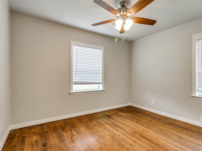 Building Photo - 1414 Oxford Way