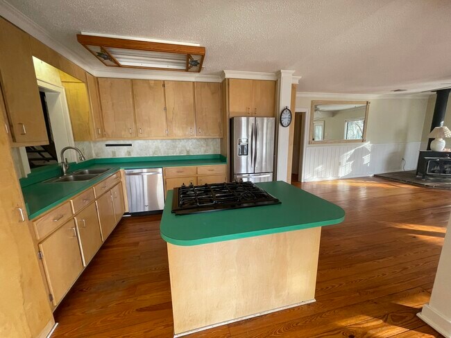 Building Photo - 6621 Purvis Rd