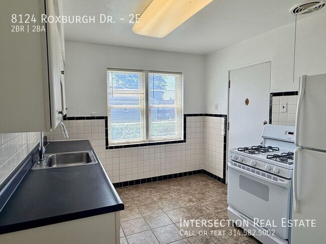 Building Photo - 8124 Roxburgh Dr